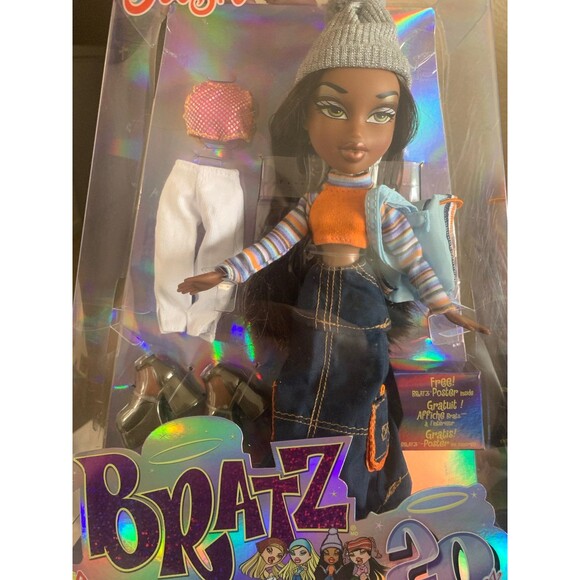 2021 Bratz 20 Year special Edition Doll - Picture 3 of 3